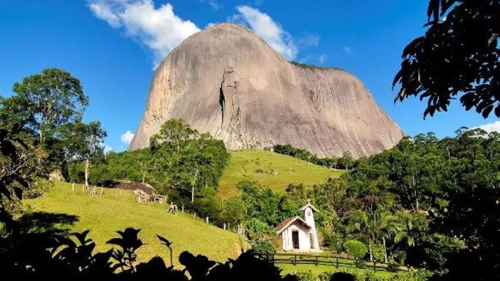Viagem para Pedra Azul: O Guia Completo para sua Aventura Serrana no ES! 1 Planeje sua viagem para Pedra Azul, no ES! Descubra as melhores atrações, gastronomia e dicas para sua aventura nas montanhas capixabas.