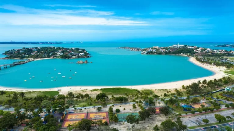 Vista panoramica da Baia do Mucuge em Guarapari Espirito Santo