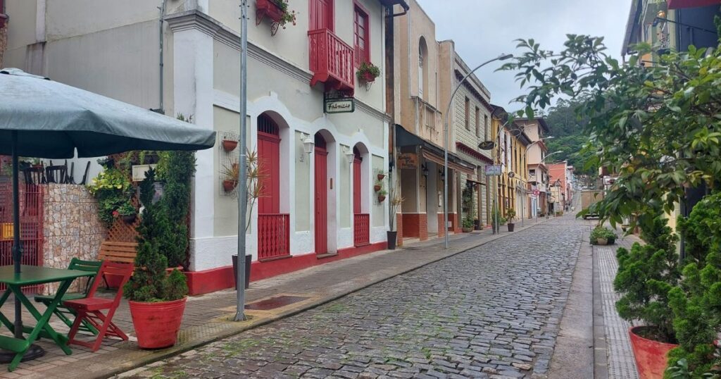 Santa Teresa: Um pedacinho da Itália no Brasil 7 Santa Teresa: A Herança Italiana e a Arquitetura de Santa Teresa