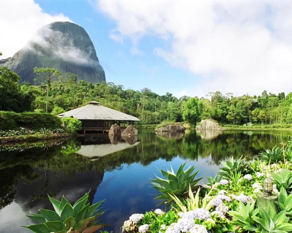 O Guia Definitivo: Descubra os Melhores Destinos no Espírito Santo para a Sua Viagem Perfeita 5 A Pedra Azul, um dos Melhores Destinos no Espírito Santo para quem busca a beleza da serra.