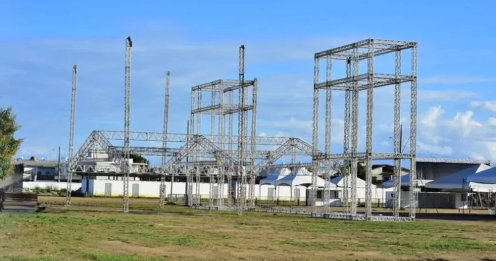 Expolinhares 2025: estrutura em montagem e expectativa de 70 mil visitantes por dia 1 Expolinhares 2025 estrutura em montagem e expectativa de 70 mil visitantes por dia