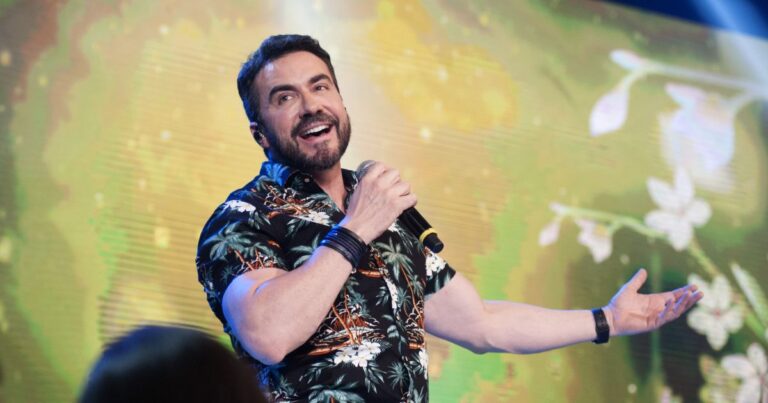 Show Padre Fábio de Melo Viva Colatina 2025 encerra a festa no dia 24 de agosto, na Área Verde. Viva momentos de fé e música. Confira tudo e participe.