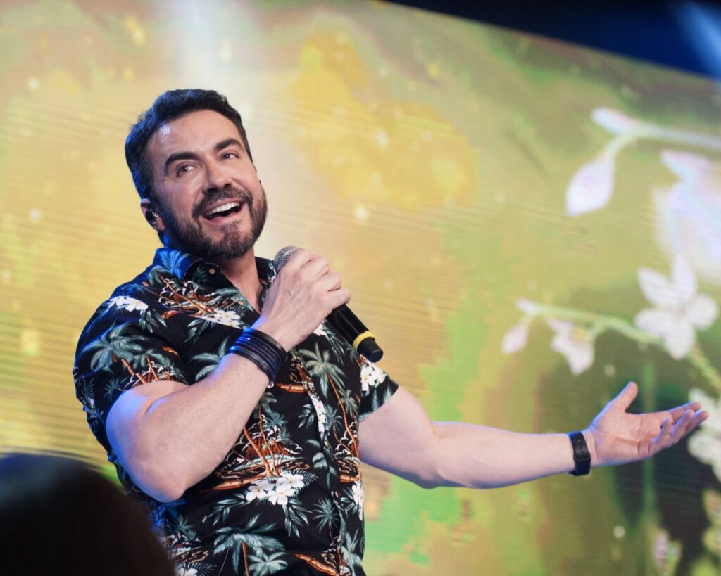 Show de Padre Fábio de Melo no Viva Colatina 2025 1 Show Padre Fábio de Melo Viva Colatina 2025 encerra a festa no dia 24 de agosto, na Área Verde. Viva momentos de fé e música. Confira tudo e participe.