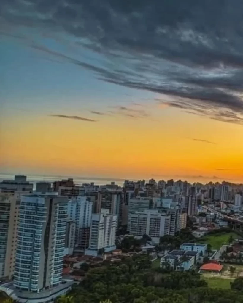 10 coisas para fazer no Morro do Moreno: guia completo para aproveitar ao máximo sua visita 8 Vista panoramica do Morro do Moreno com a Terceira Ponte e Vila Velha. 16
