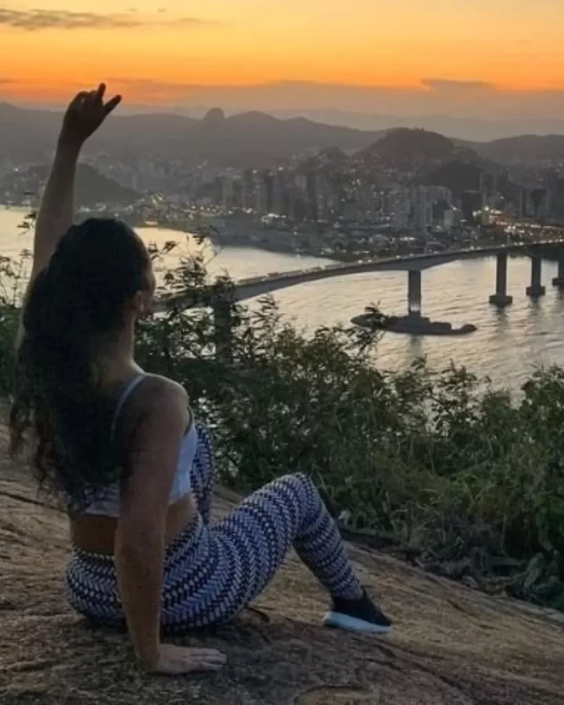 10 coisas para fazer no Morro do Moreno: guia completo para aproveitar ao máximo sua visita 13 Vista panoramica do Morro do Moreno com a Terceira Ponte e Vila Velha. 2
