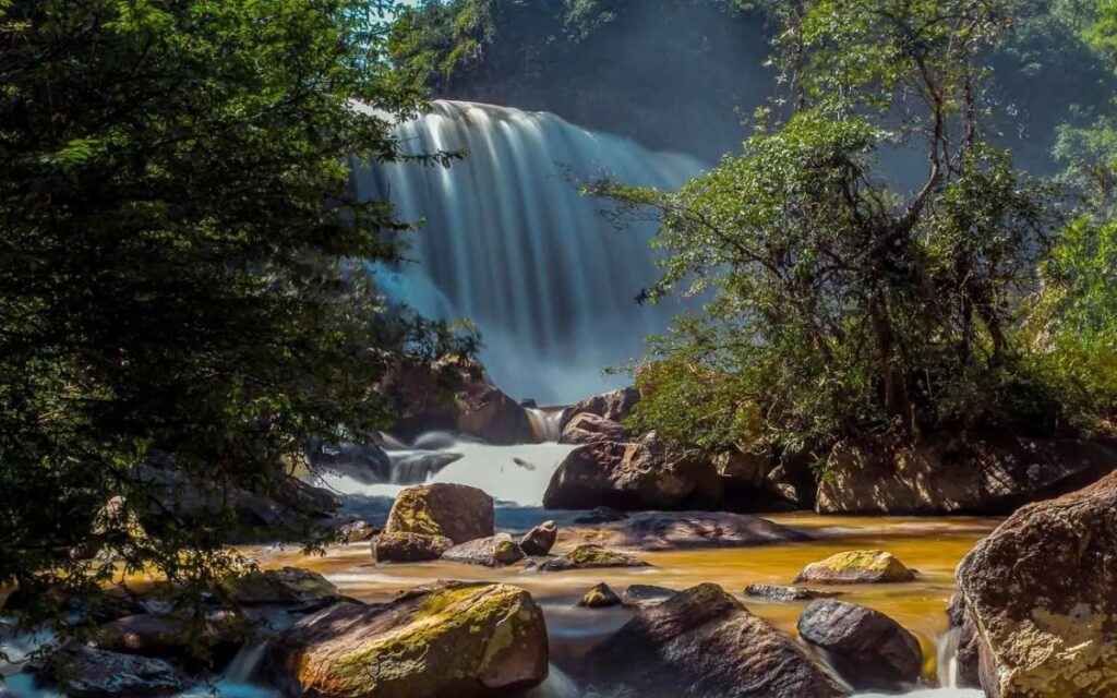 As Melhores Cachoeiras de São Paulo: Um Guia Completo e Gratuito 1 As Melhores Cachoeiras de São Paulo: Um Guia Completo e Gratuito