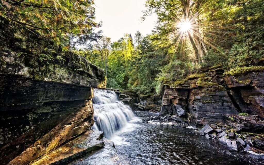As Melhores Cachoeiras de São Paulo: Um Guia Completo e Gratuito 4 Cachoeiras em Sao Paulo Acessiveis de Trem