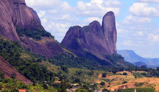 Turismo em Pancas: a capital do voo livre, é um paraíso de ecoturismo. Descubra trilhas, grutas e paisagens incríveis. Planeje sua aventura nas alturas agora mesmo!