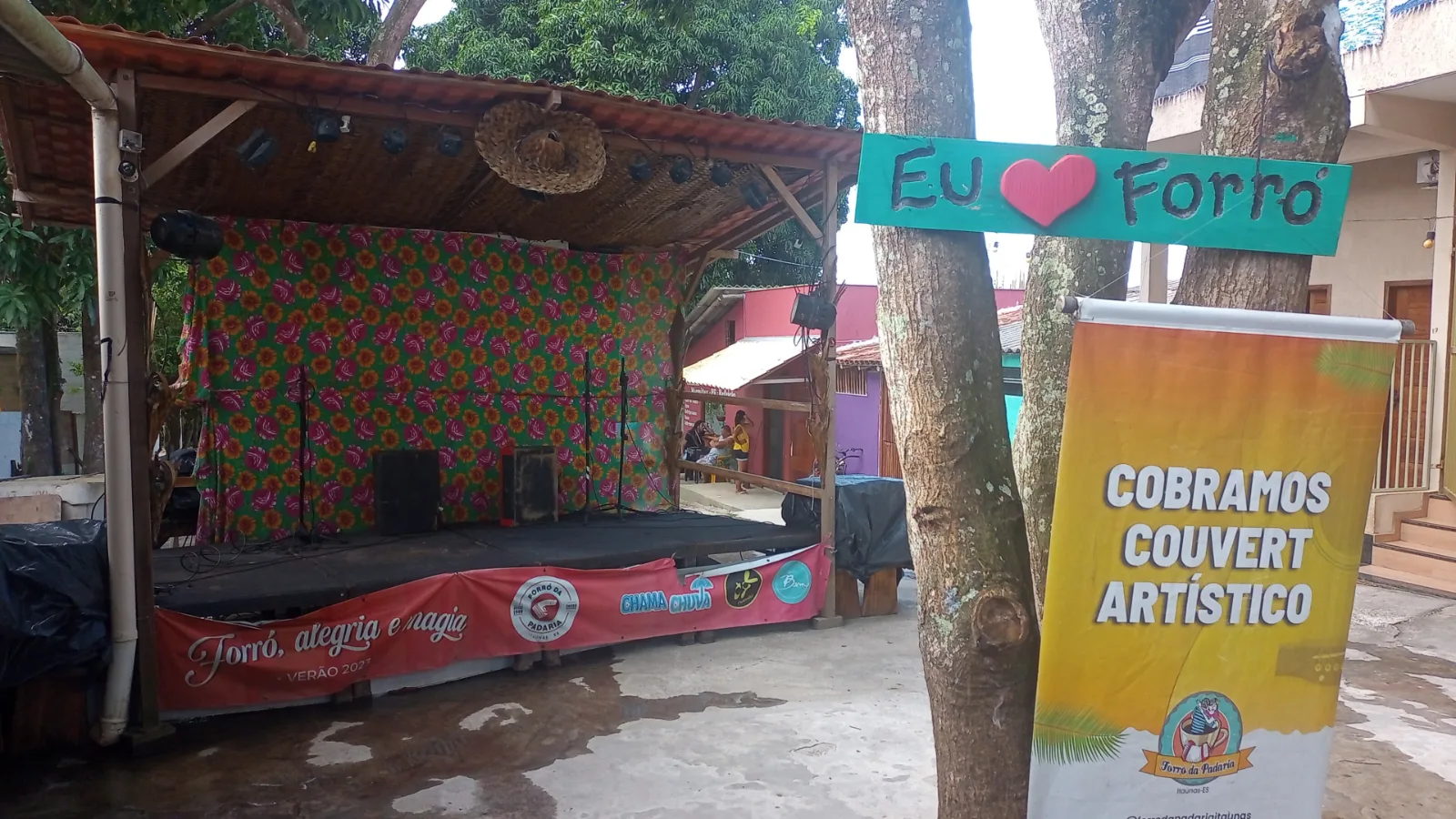 Espaço de festas do forró tradicional na vila de Itaúnas, em Conceição da Barra