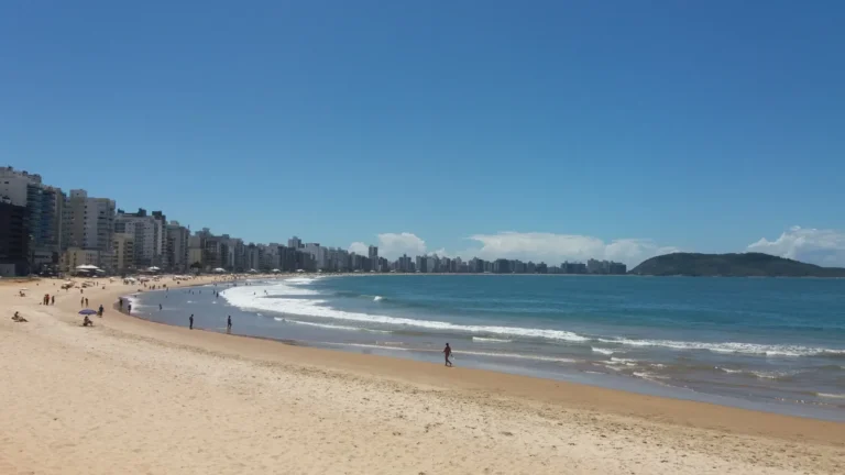 Praia do Morro, em Guarapari (ES), destino apresentado a agentes de viagem argentinos